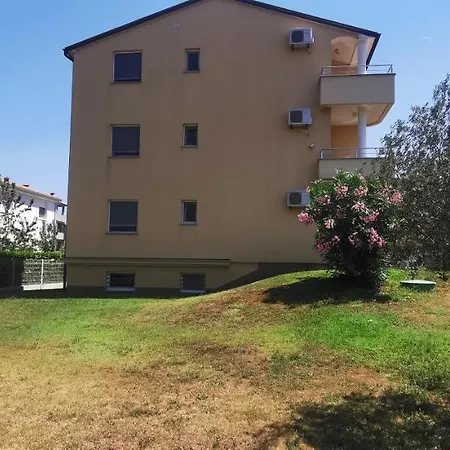 Luka Apartment *
