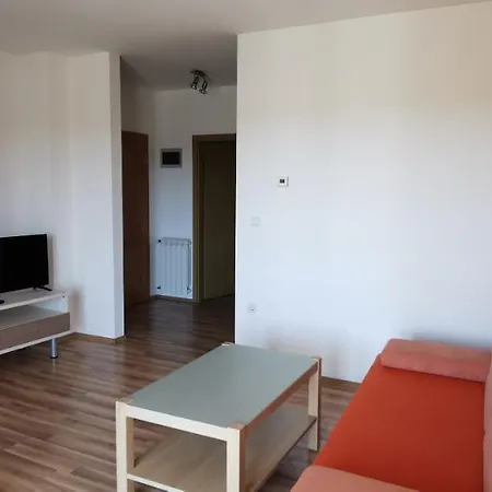 Luka Apartment *